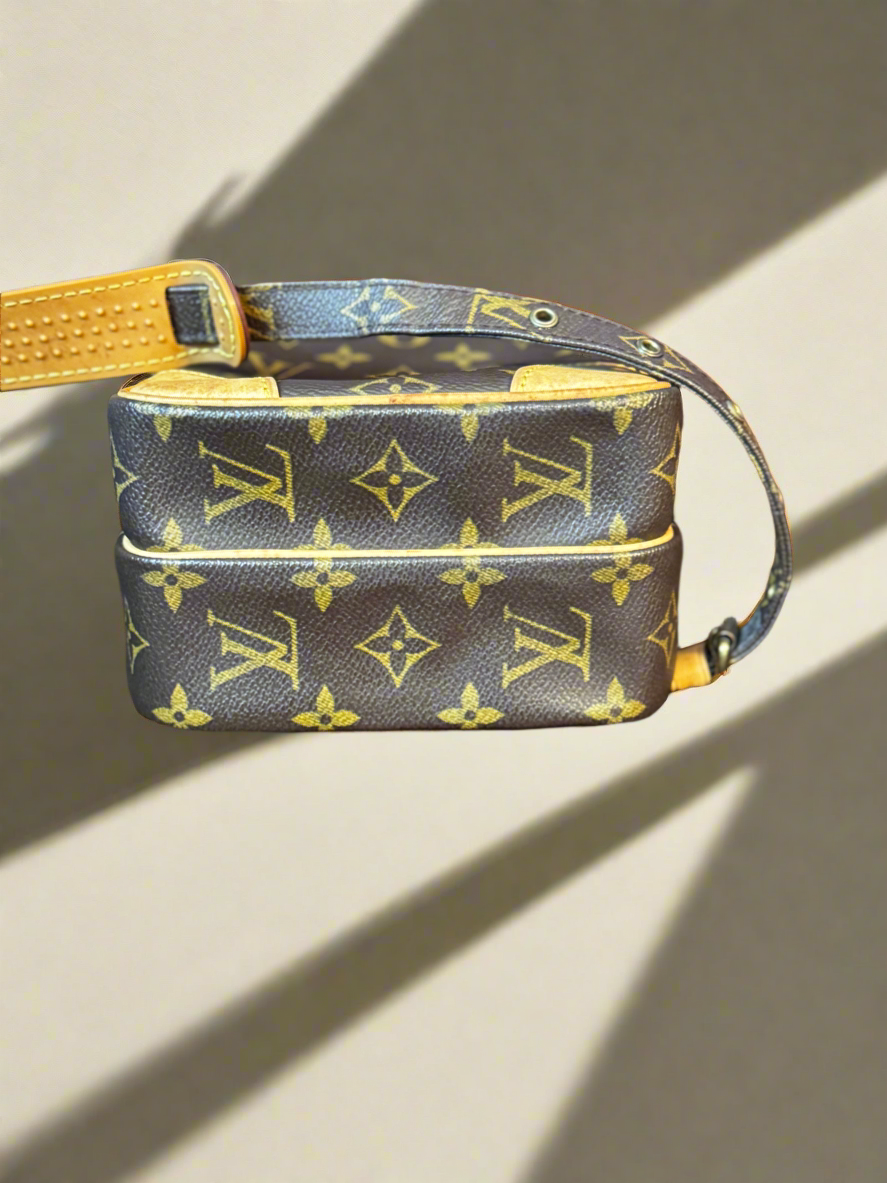 LOUIS VUITTON Amazone